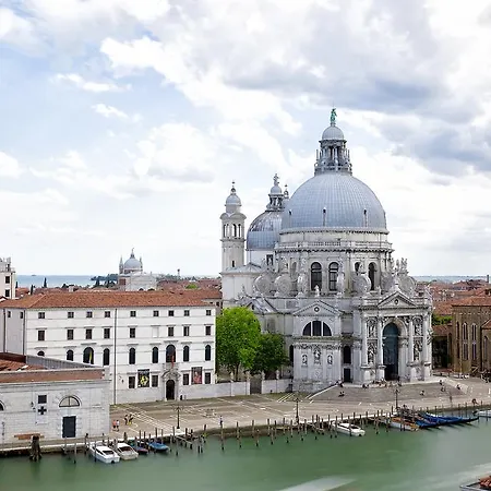 Aquamare, Boutique Venice