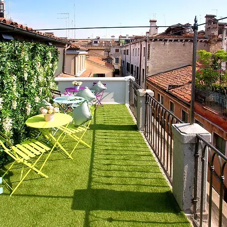 Aquamare, Boutique Venice