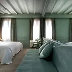 Aquamare, Boutique