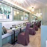 Aquamare, Boutique