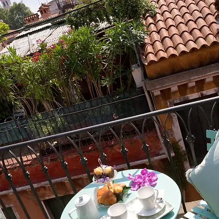 Aquamare, Boutique Βενετία