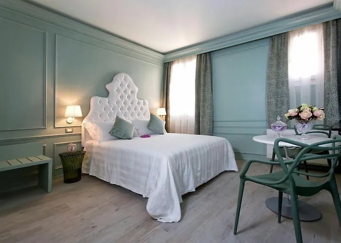 Aquamare, Boutique Panzió