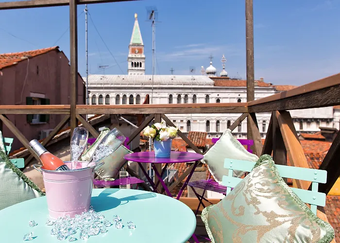 Aquamare, Boutique Panzió